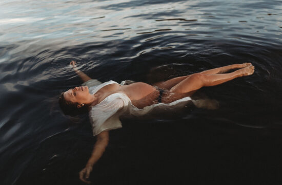 Floating-maternity-photography-sydney-sutherland-shire