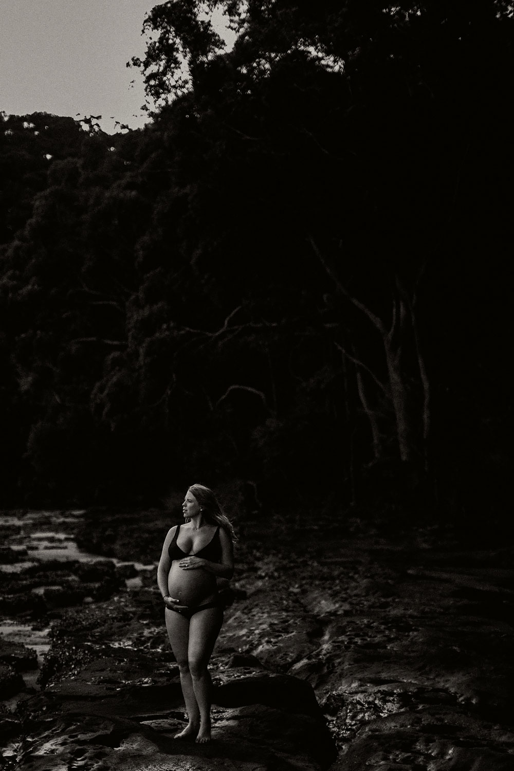 black-and-white-maternity-photography-sydney