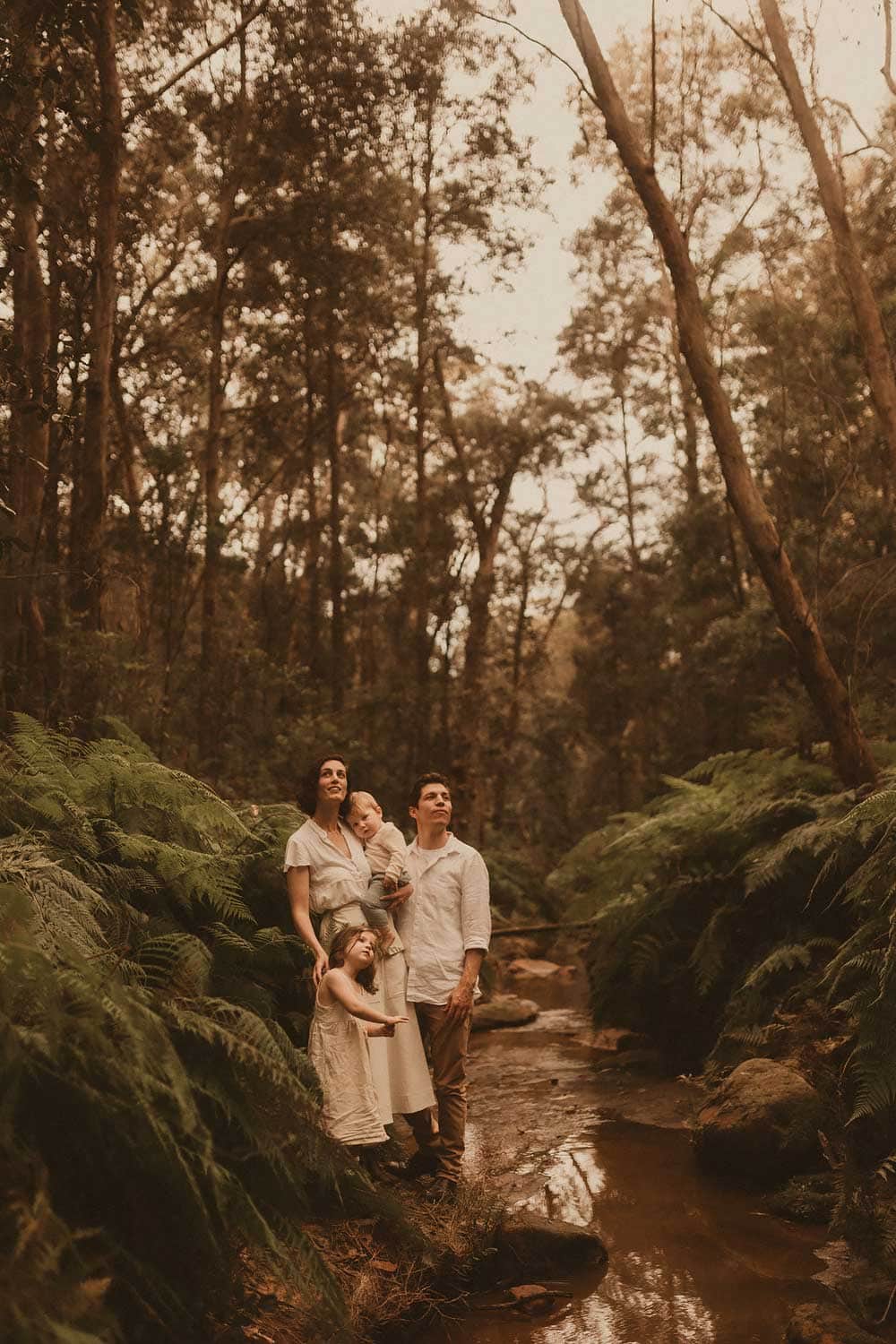 Family-photos-by-the-river-sydney