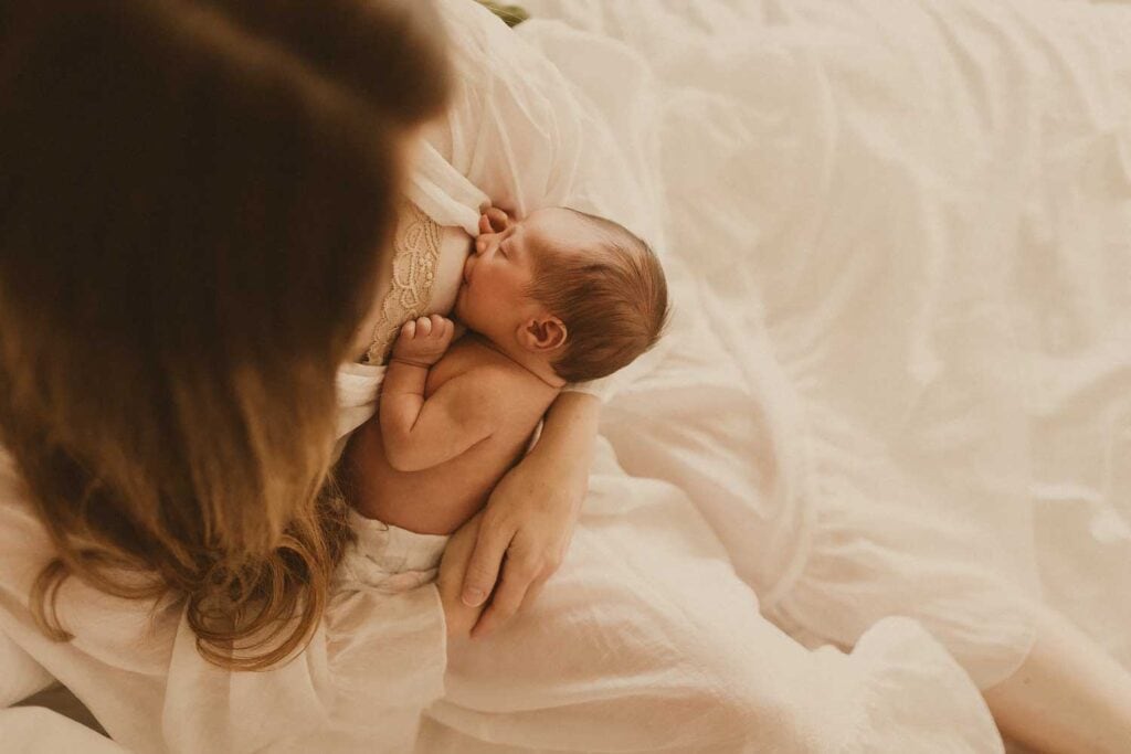Sydney-in-home-breastfeeding-photography-newborns